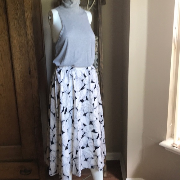 Gucci Dresses & Skirts - Vintage Gucci Silk Skirt 44